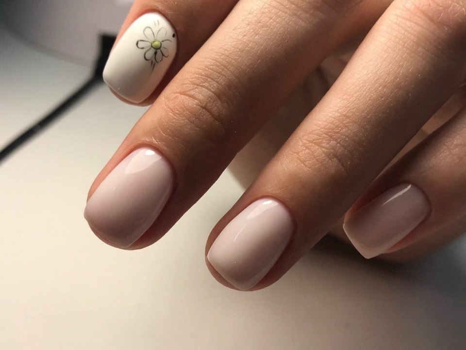 Стильный маникюр повседневный