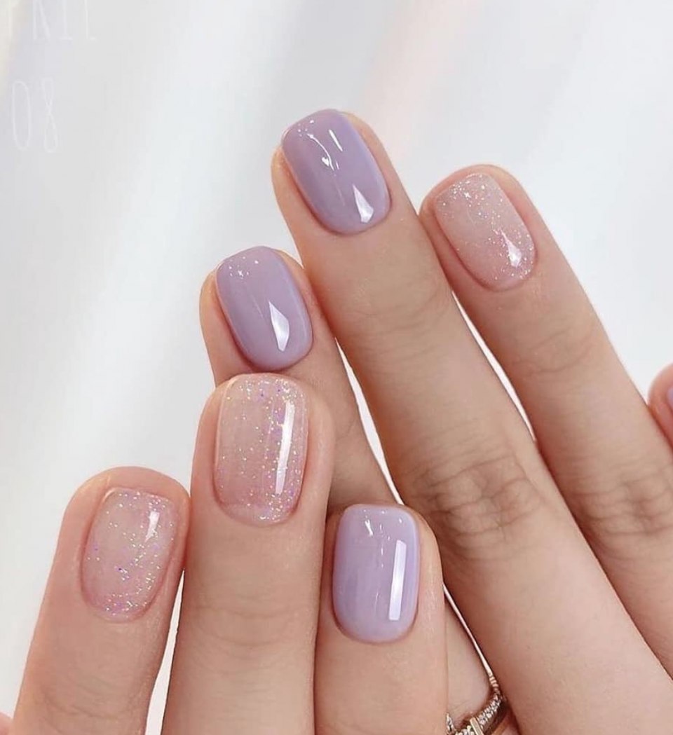 Маникюр спокойный но с изюминкой