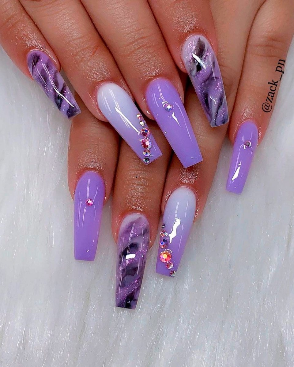 Нарощенные ногти фиолетовые