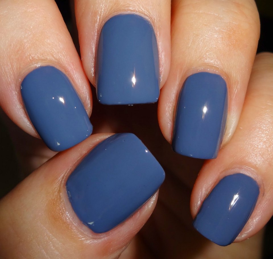Essie 2021 синий