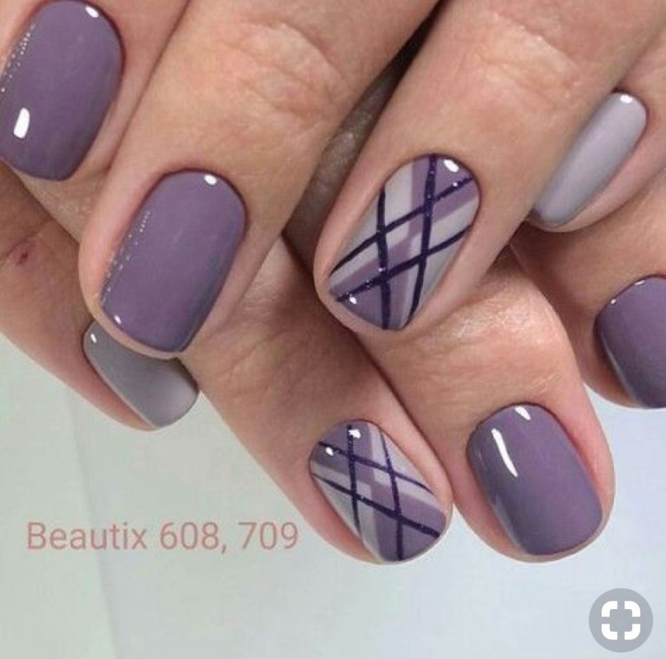Серо фиолетовый маникюр на короткие ногти