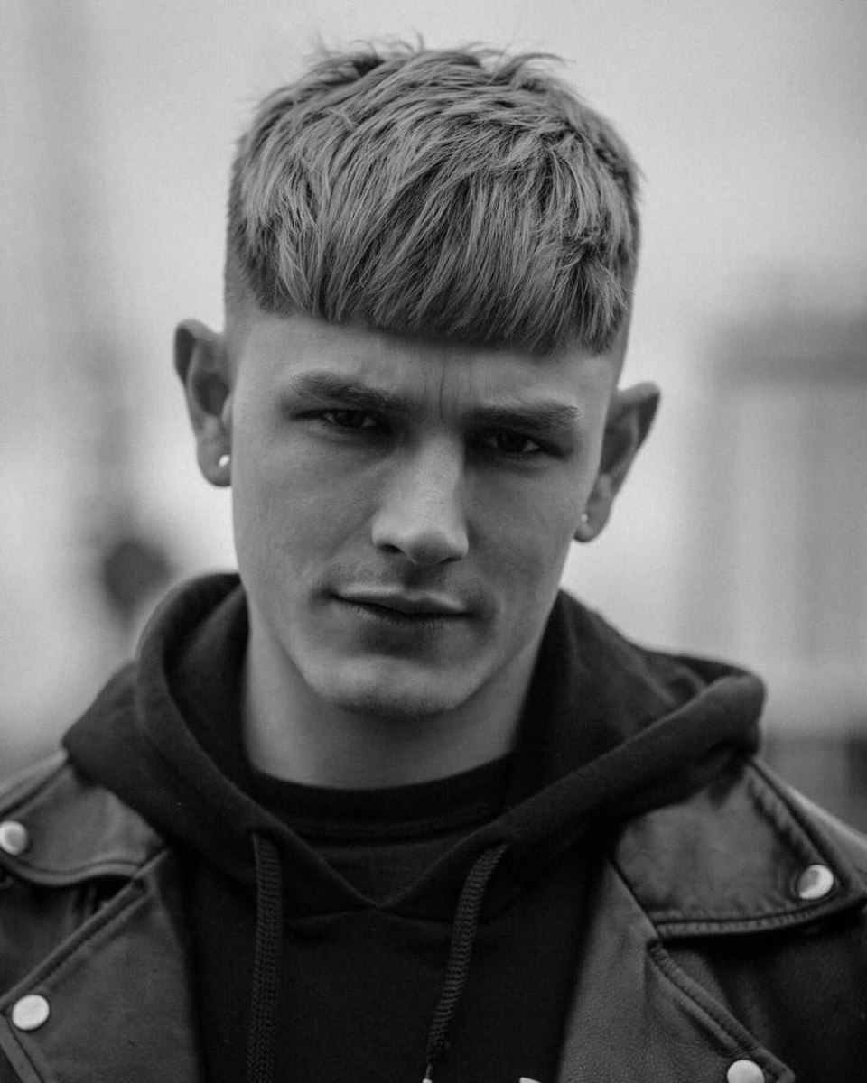 Side Fringe стрижка