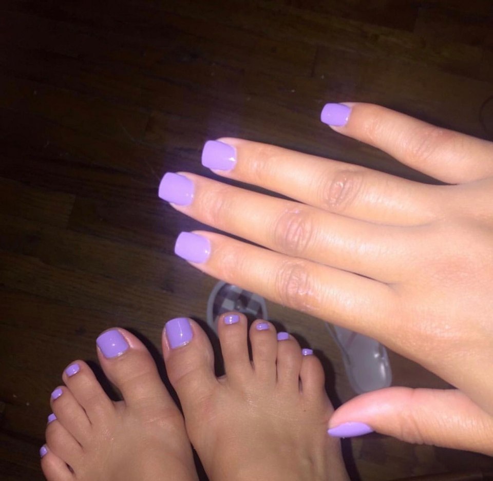 Педикюр сиреневого цвета