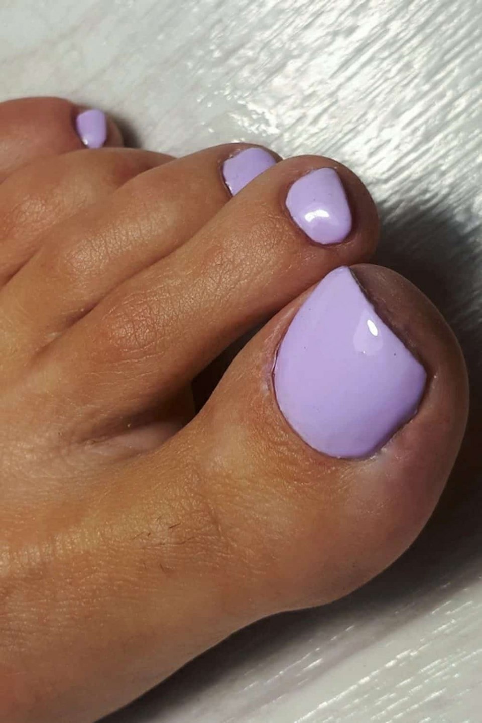 Педикюр фиолетовый