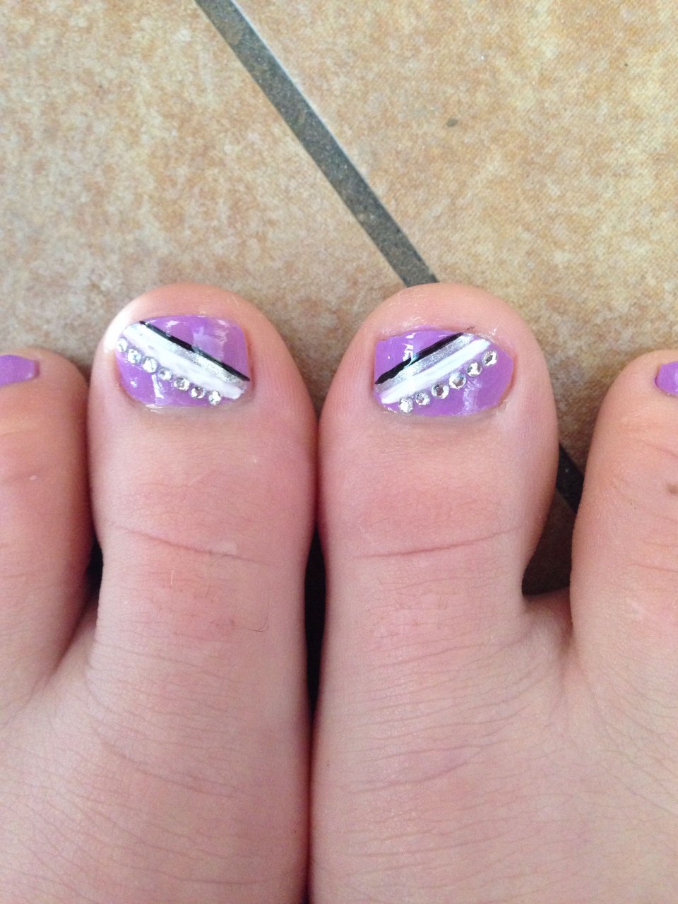 Педикюр в фиолетовых тонах