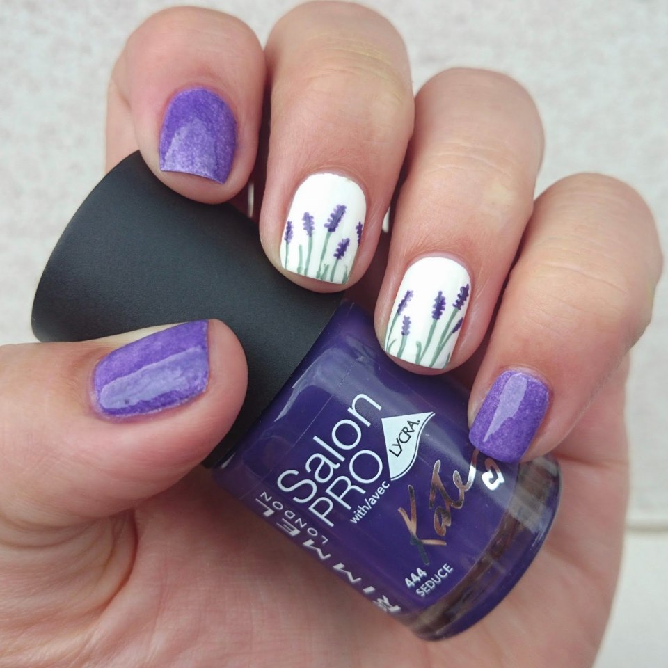 Педикюр нежный летний