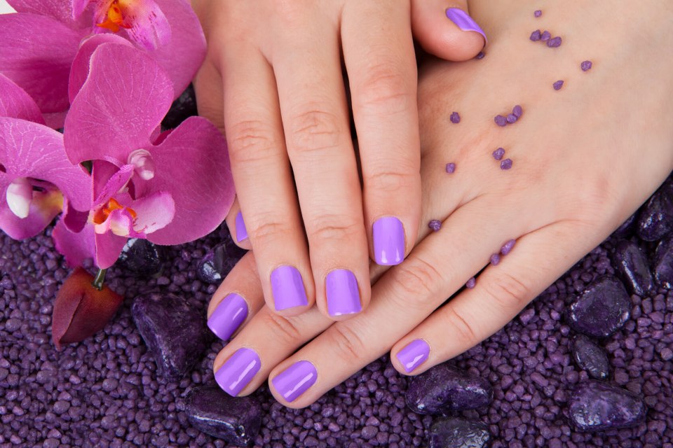 Педикюр фиолетовый
