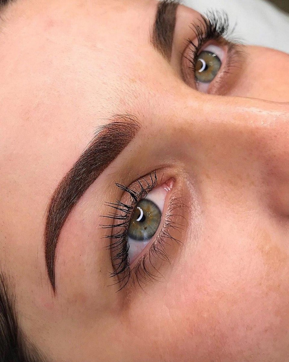 Пудровые брови