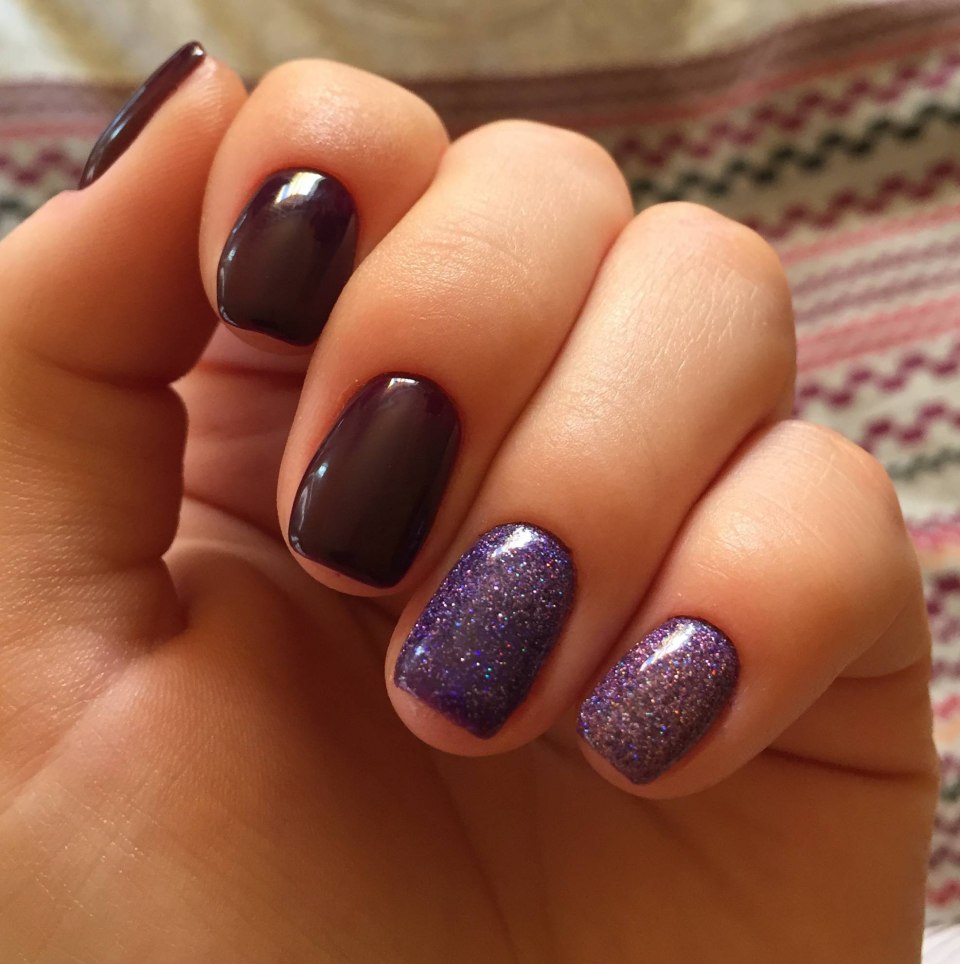 Бордовый маникюр