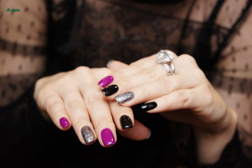 Маникюр фуксия с черным и серебряным