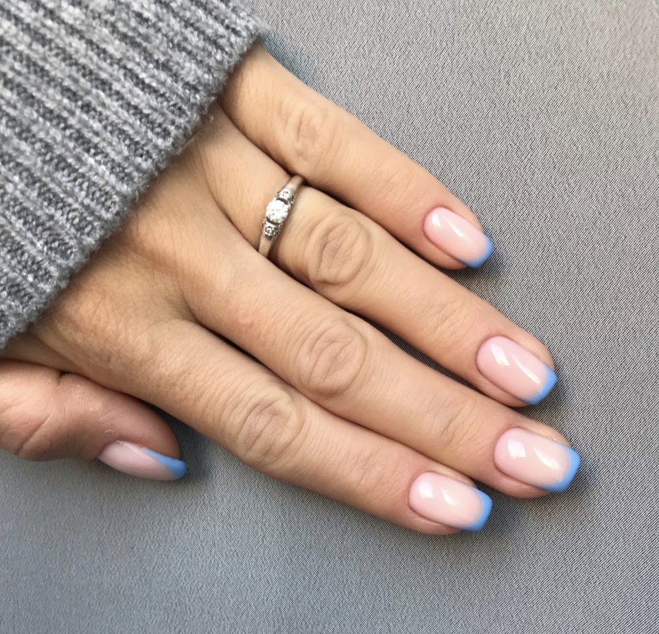 Повседневный маникюр на коротких ногтях