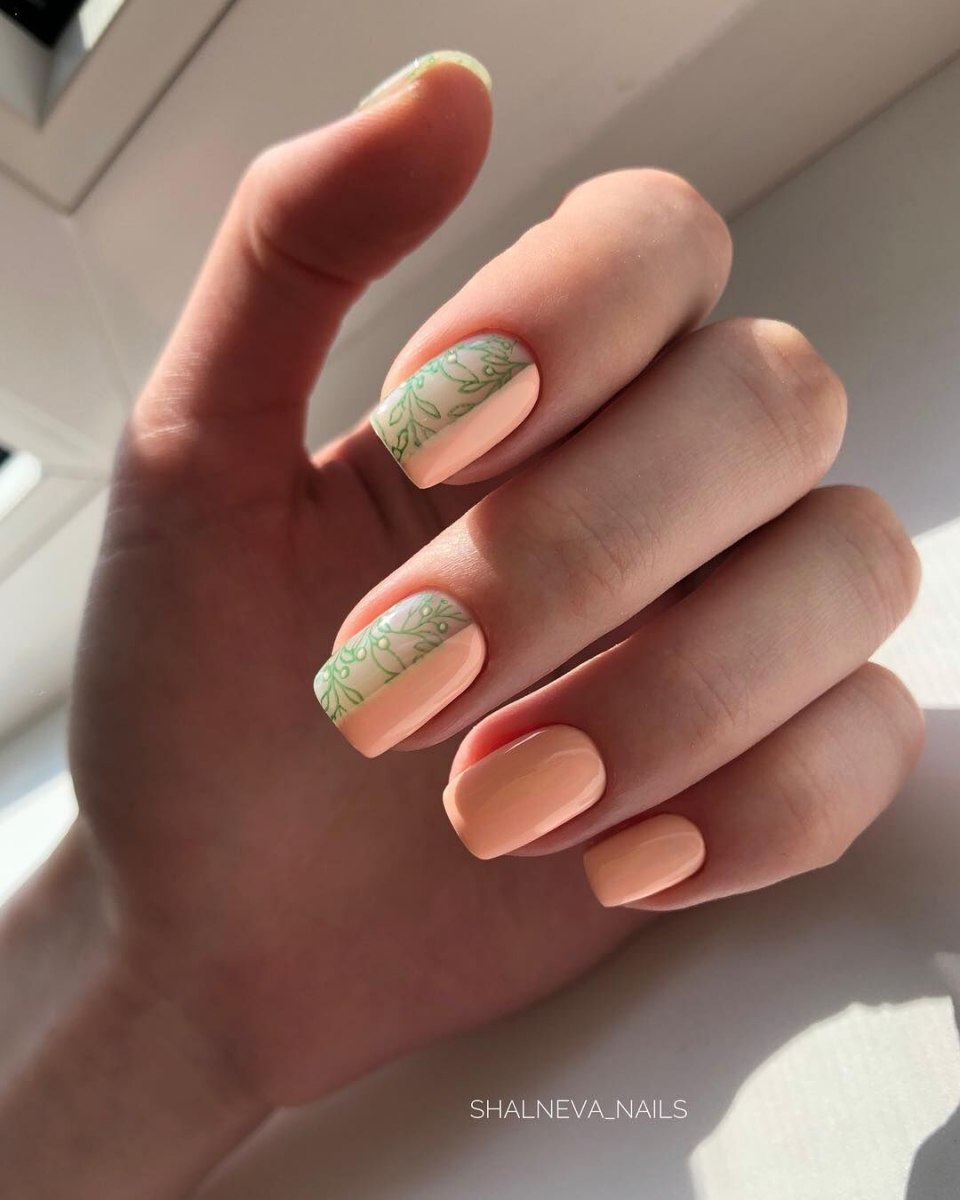 Маникюр кораллового цвета