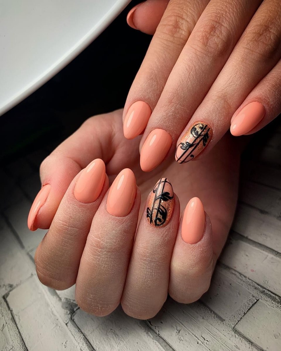 Розово персиковый маникюр