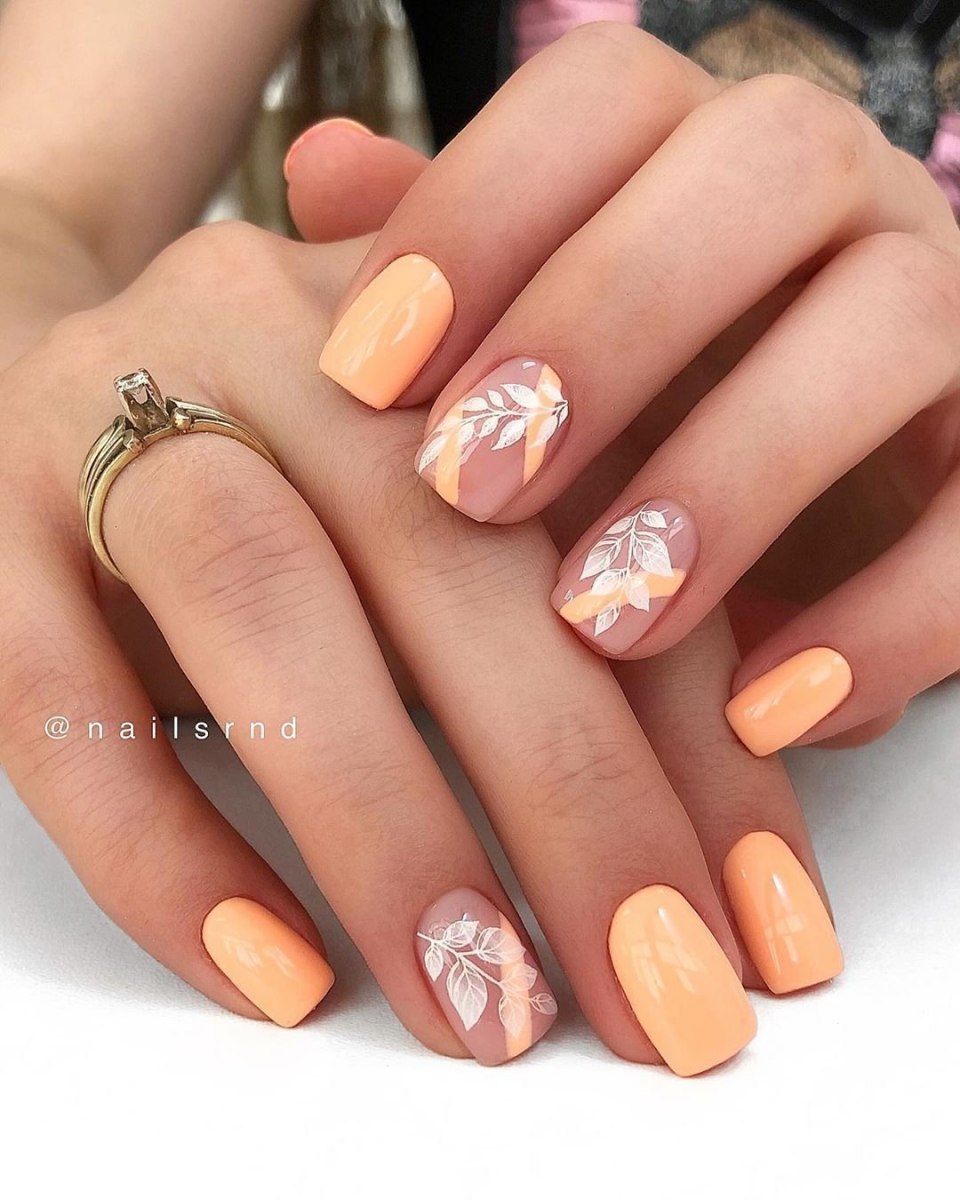 Коралловый матовый маникюр