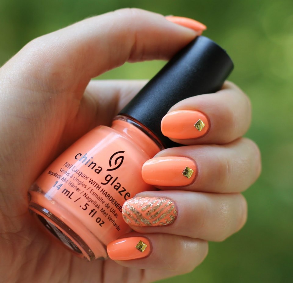 Оранжевый маникюр на короткие квадратные ногти