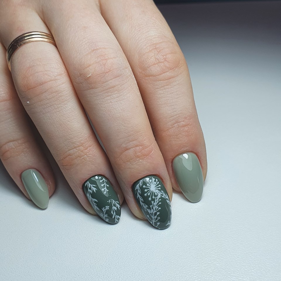 Маникюр хаки