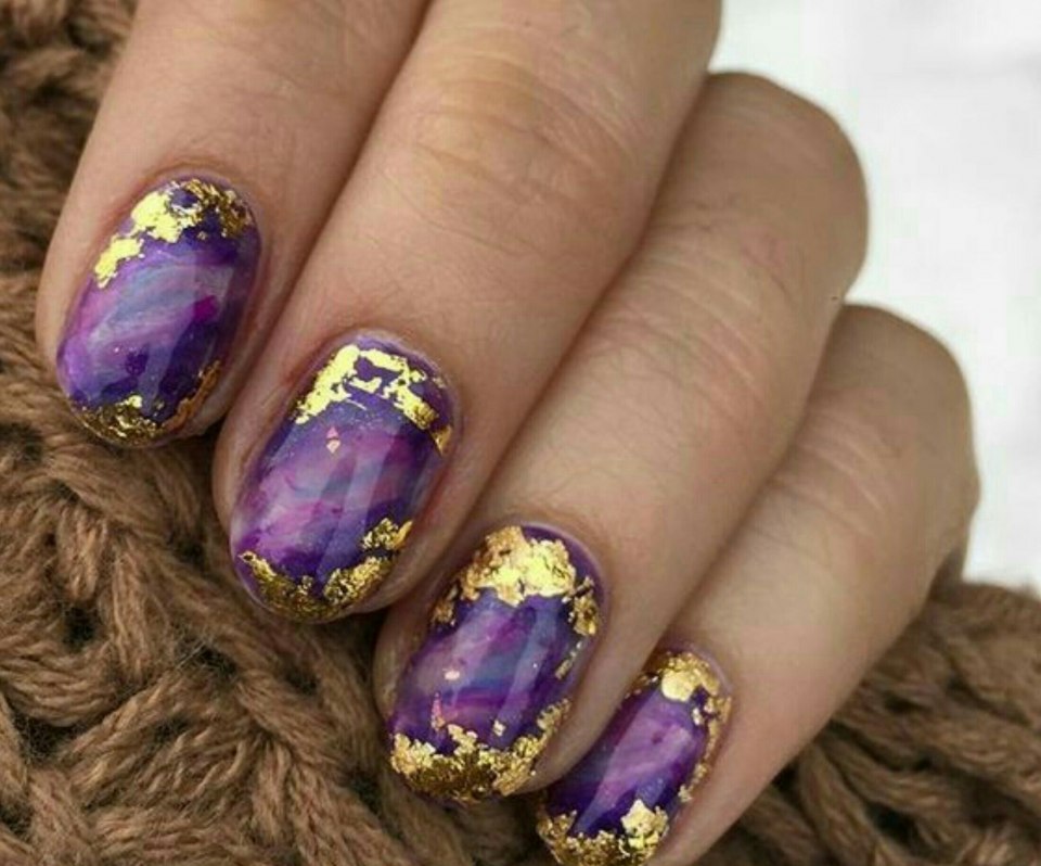 Маникюр сиреневый перламутр