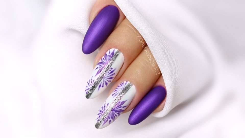 Маникюр сиреневый с белым