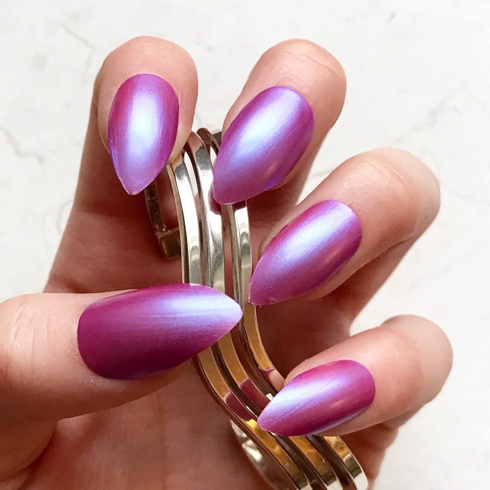 Лавандовый лак для ногтей