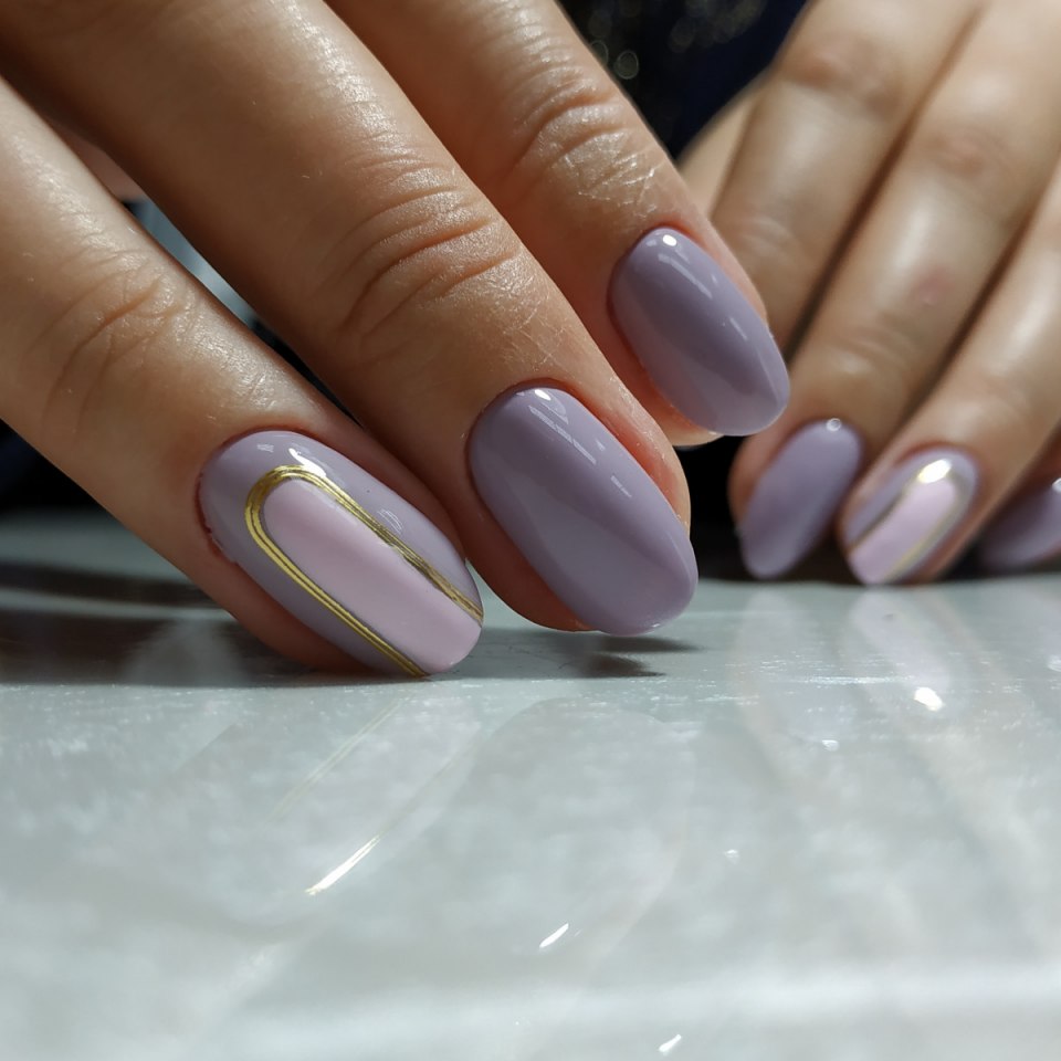 Красивый сиреневый маникюр