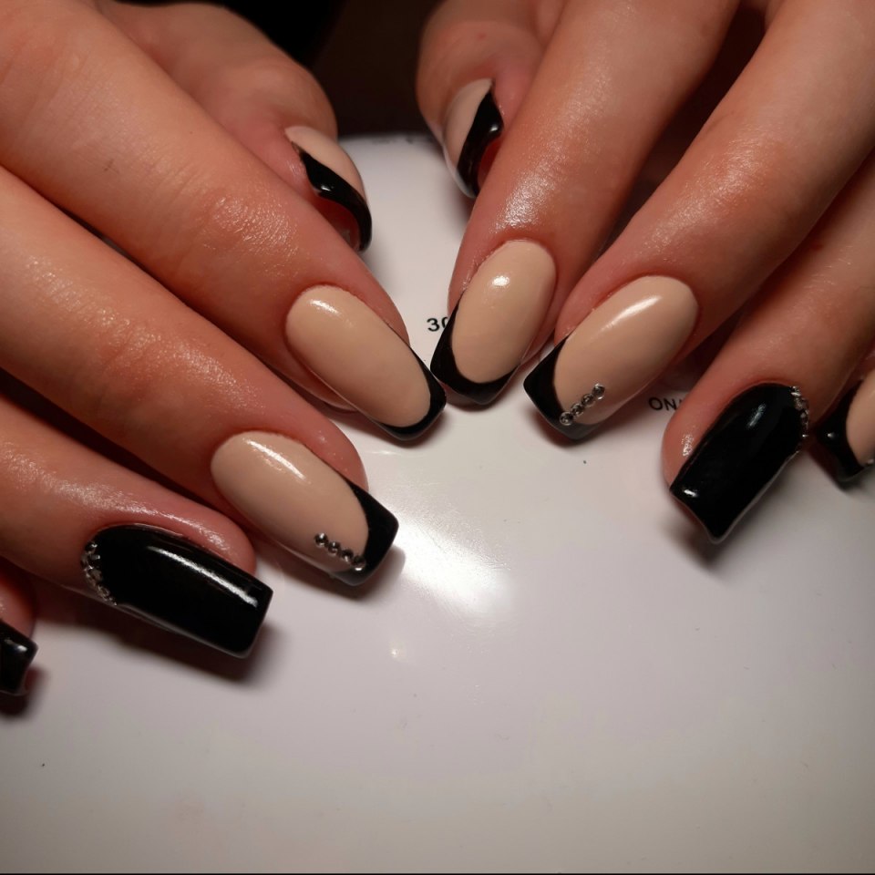 Черный френч со стразами