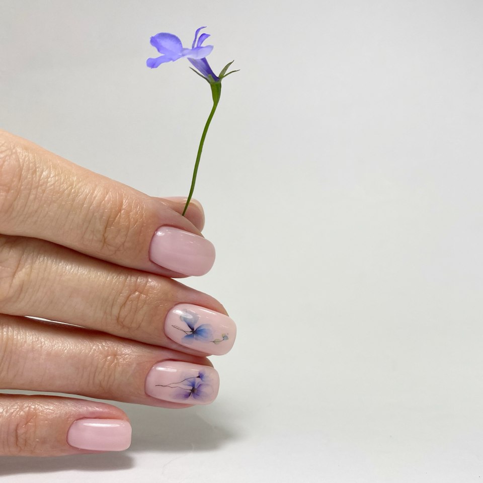 Красиво сфоткать яркие ногти