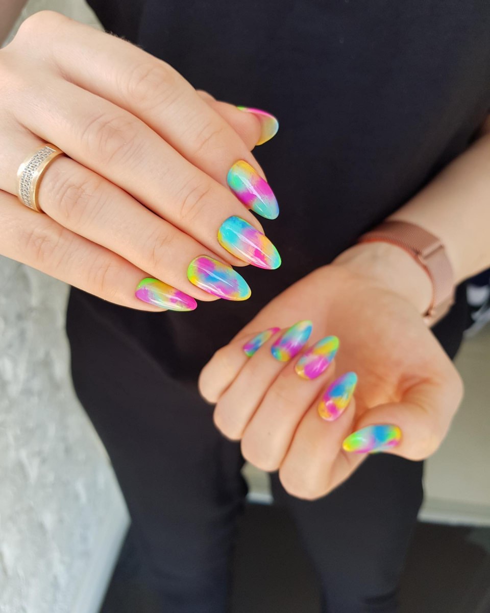 Очень яркие ногти