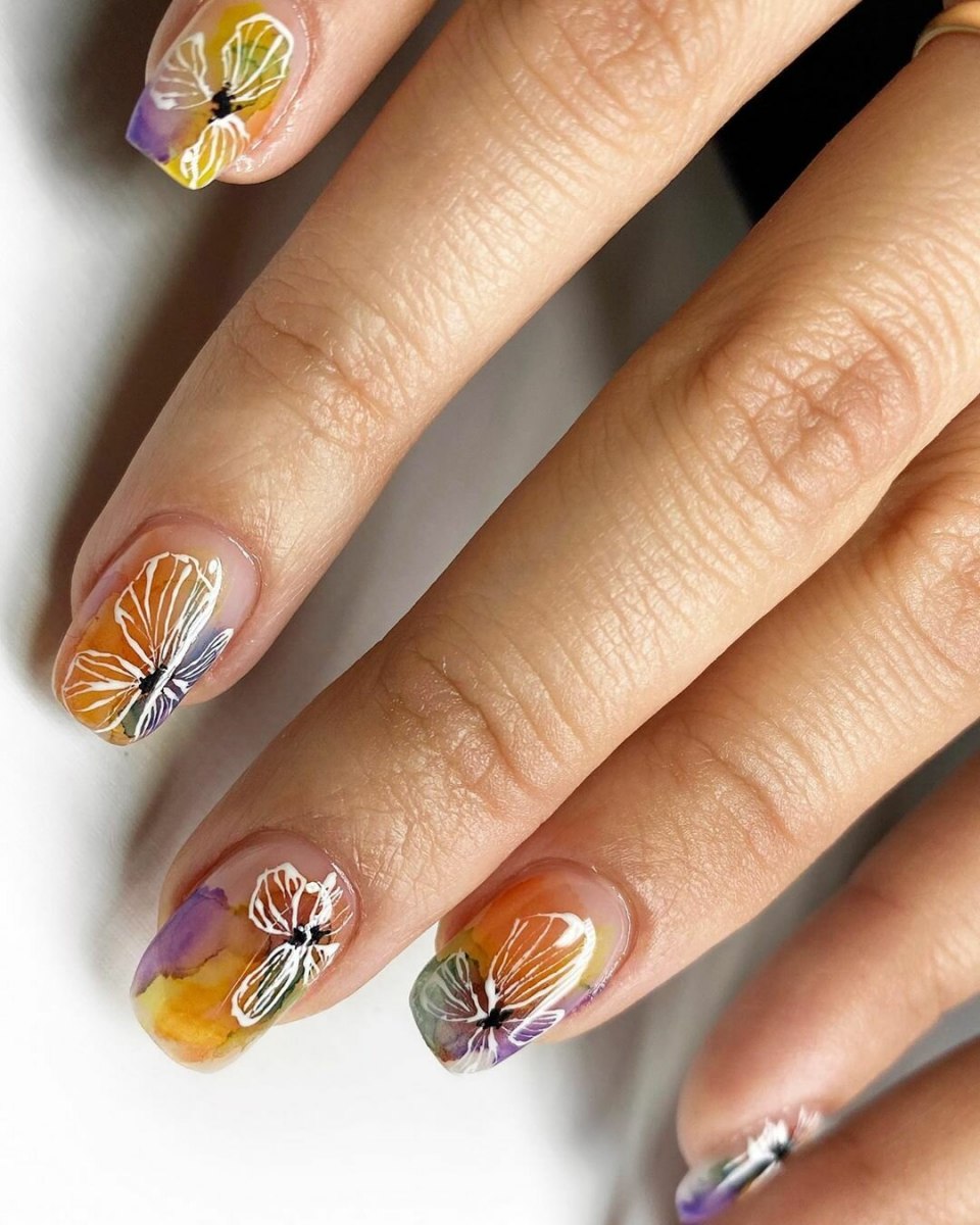 Летние прозрачные ногти