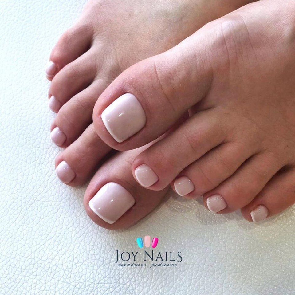 Скрытый френч педикюр