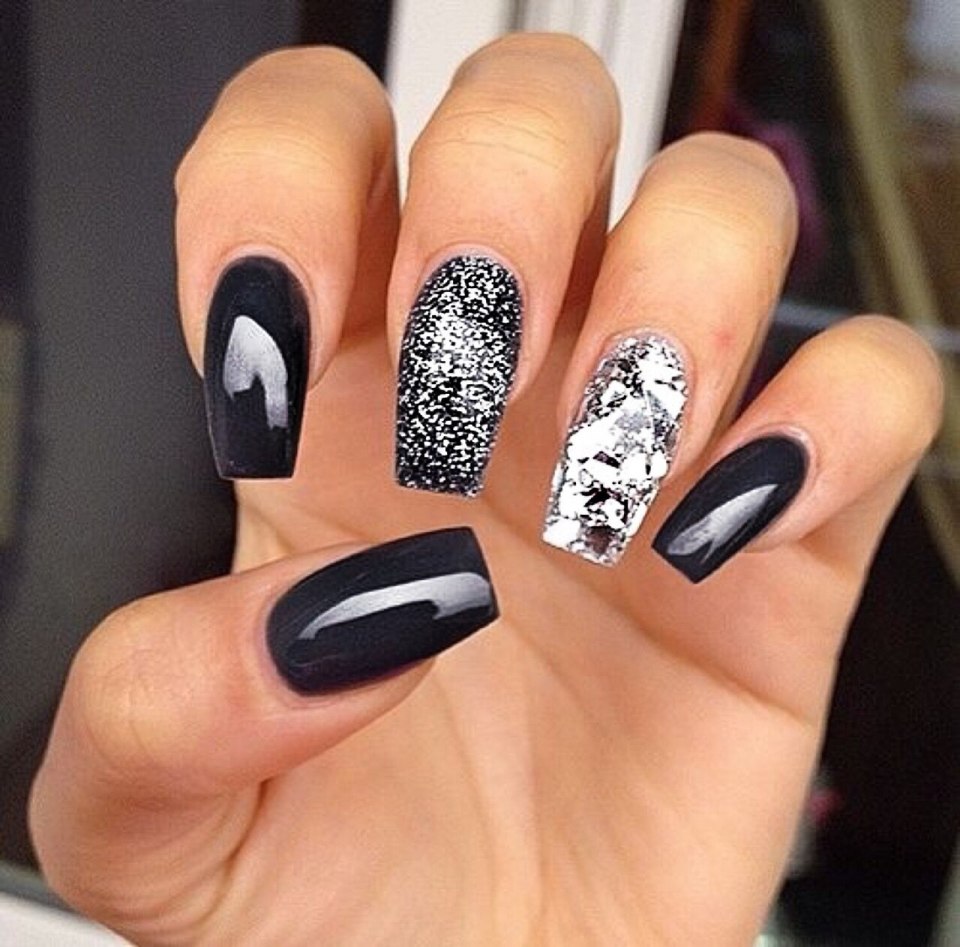 Маникюр серый с черным