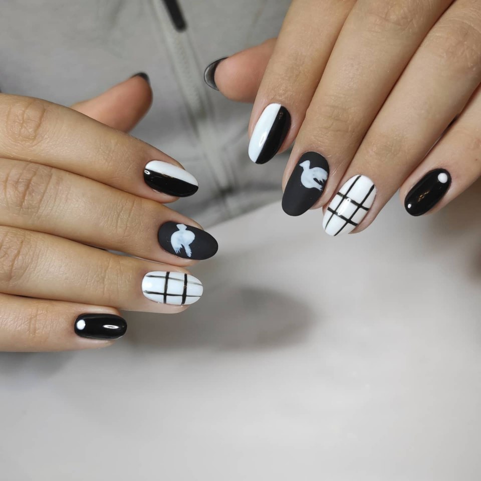 Маникюр на короткие ногти чёрный и белый