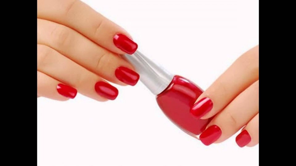 Красный прозрачный лак для ногтей