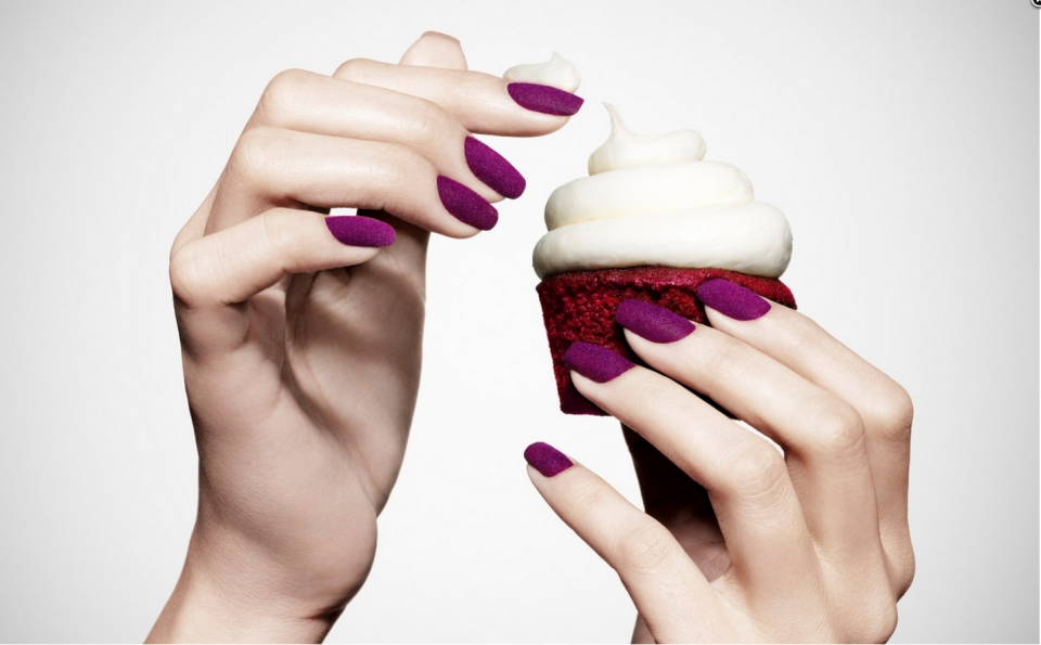 Креативная реклама лака для ногтей