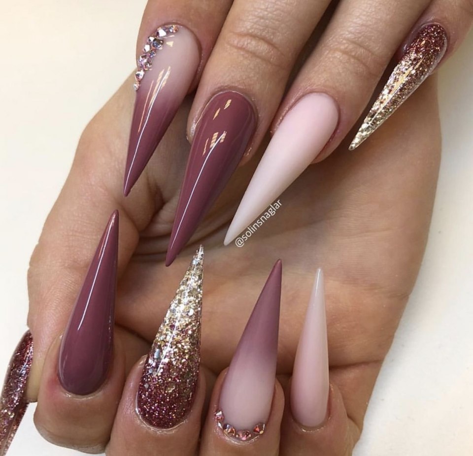 Коричневые длинные ногти острые