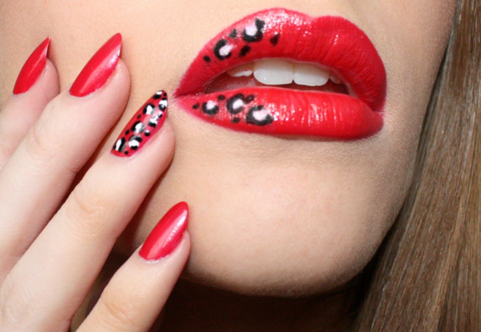 Логотип женщина в шляпе