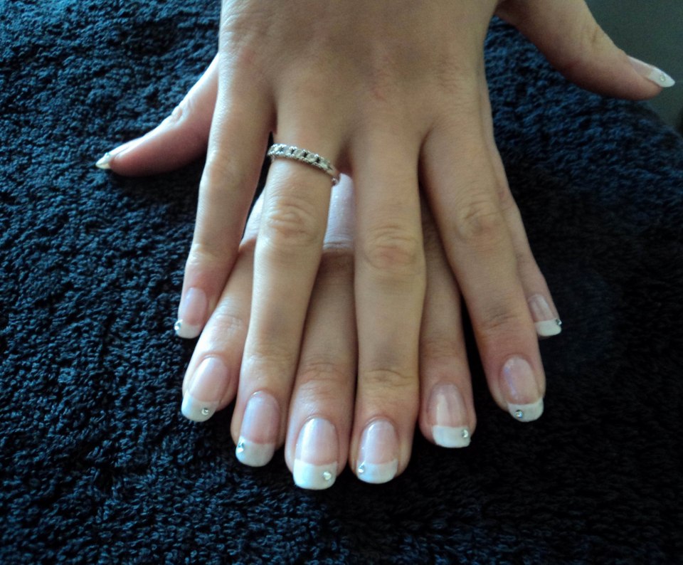 Маникюр френч на одной руке