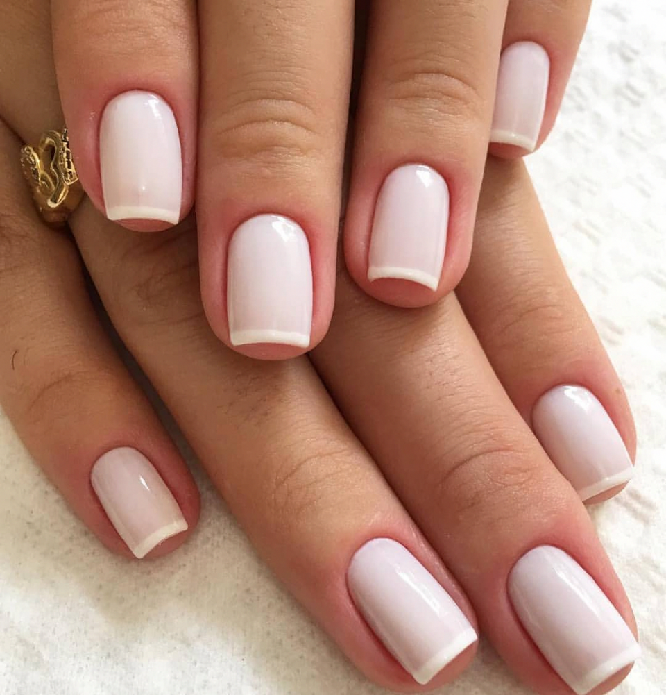 Маникюр френч естественный