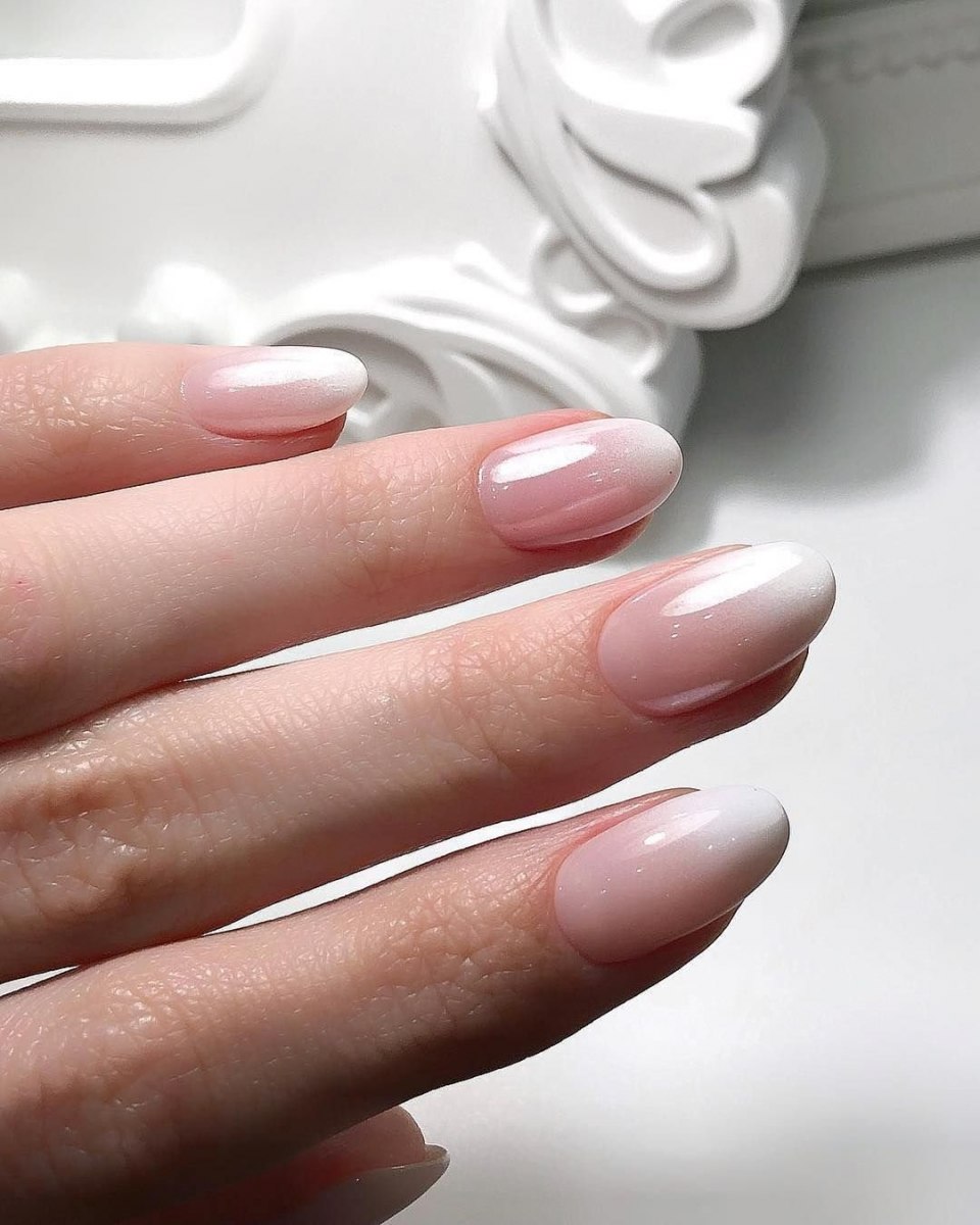 Маникюр градиент нюдовый