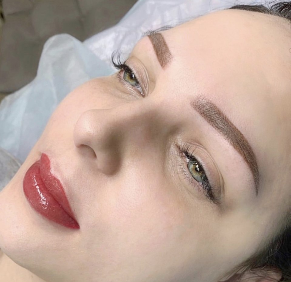 Брови в мануальной технике