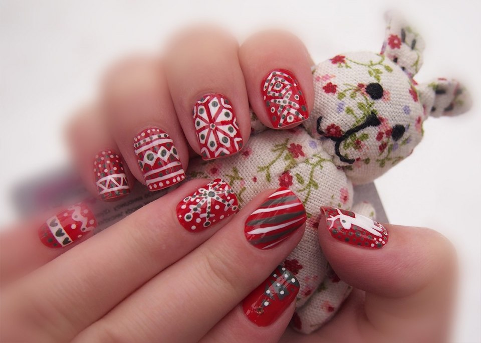 Новогодние узоры на ногтях