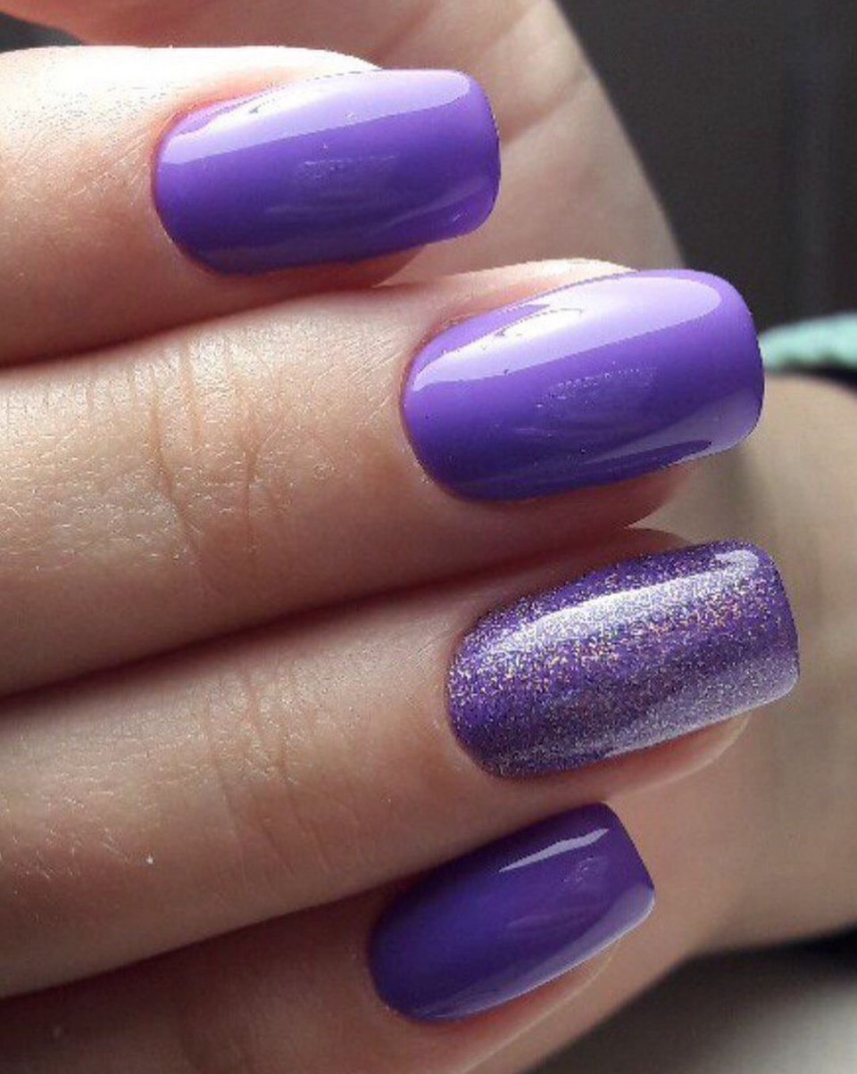 Красивый стильный маникюр фиолетовый
