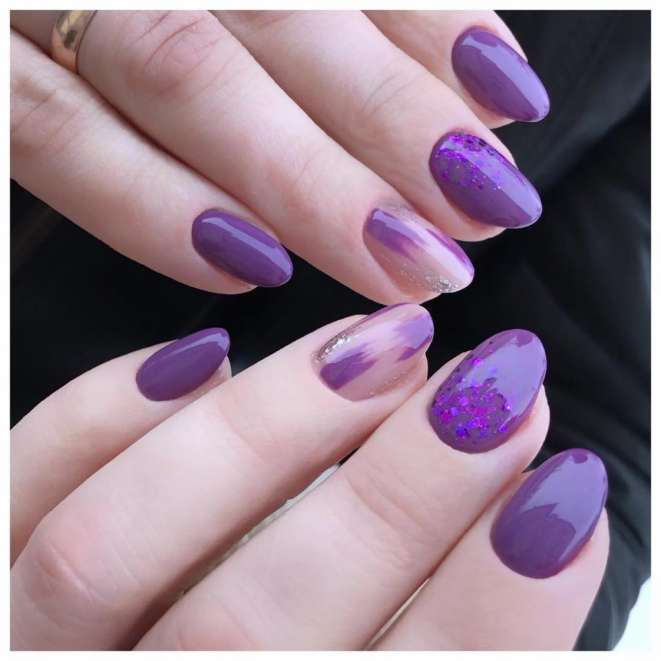 Фиолетово черный градиент на ногтях