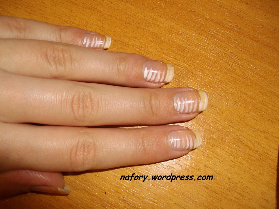 Лейконихия продольная