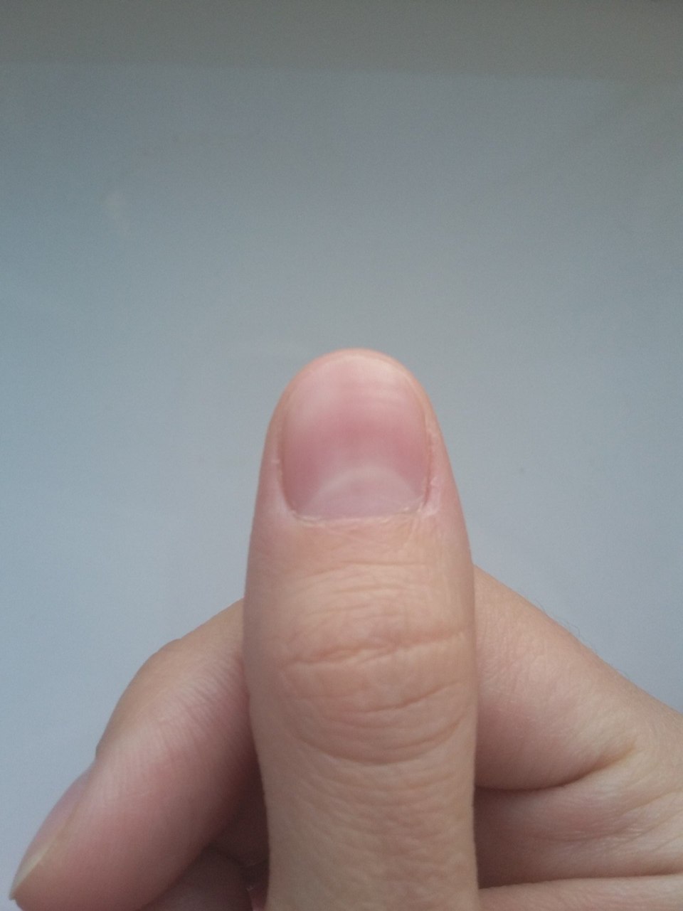 Белые ногти в крапинку