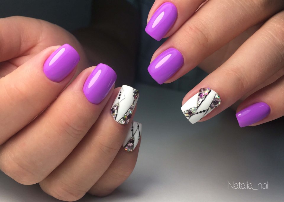 Ногти фиолетовые с белым