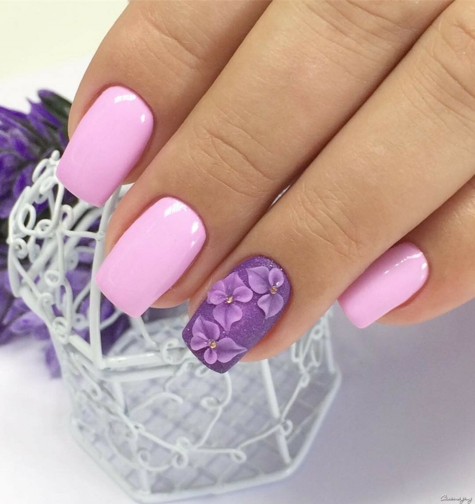 Сиреневый маникюр