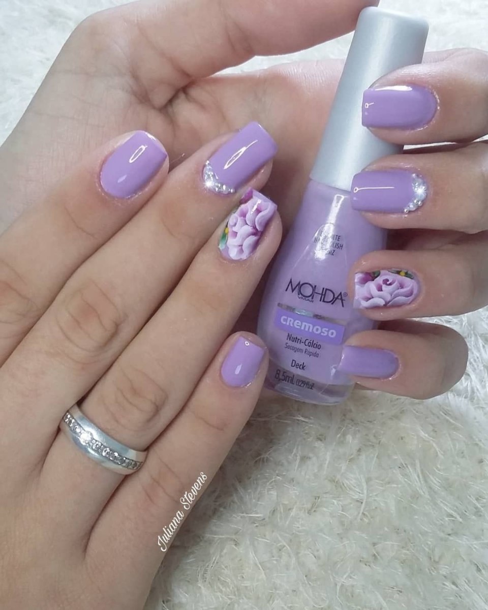 Маникюр сиреневый с белым