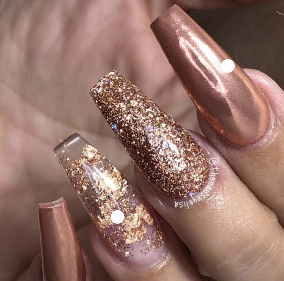 Коричневый маникюр