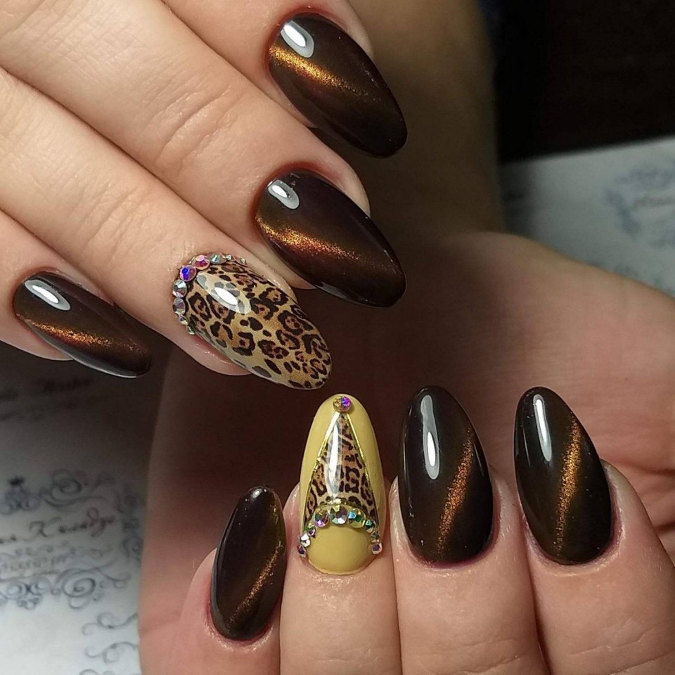 Шоколадный маникюр с золотом
