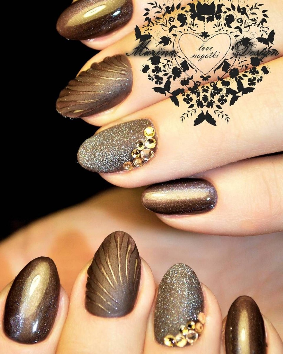 Светло коричневый маникюр